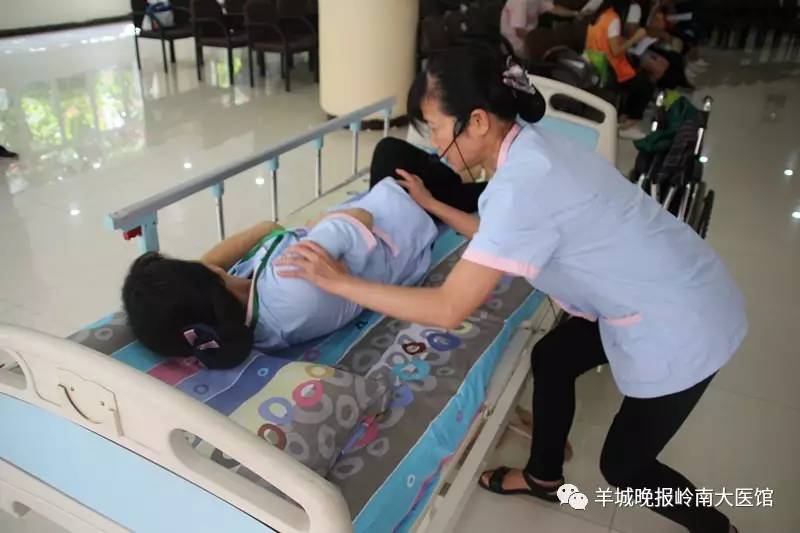 实用技能get√照顾老人学两招技术傍身！养老护理员：如何照顾老人不费劲(图4)