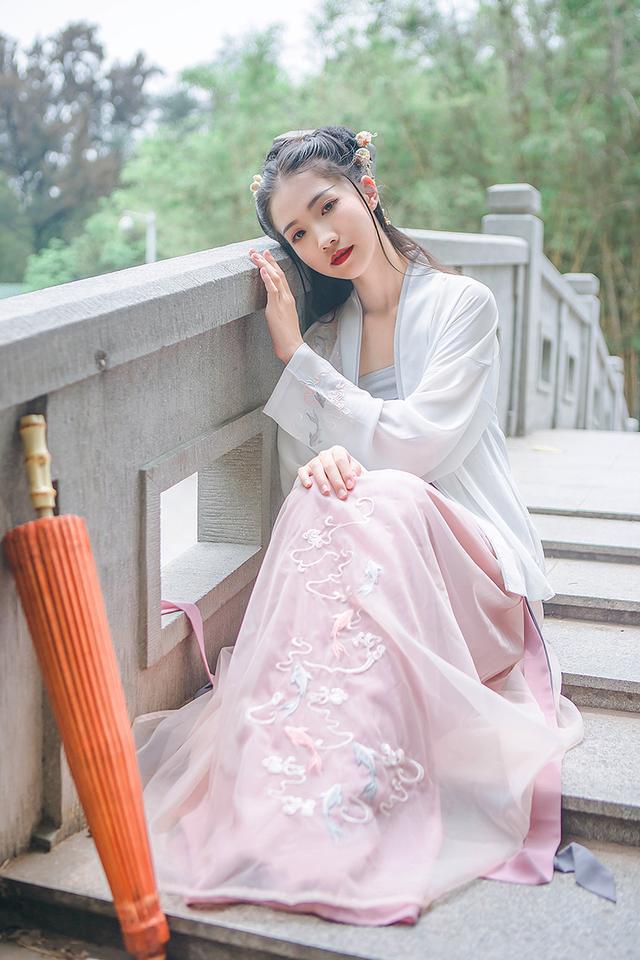 7旬老人哭诉：老伴去世后儿子给亲家买房养老却把我送到养老院(图11)