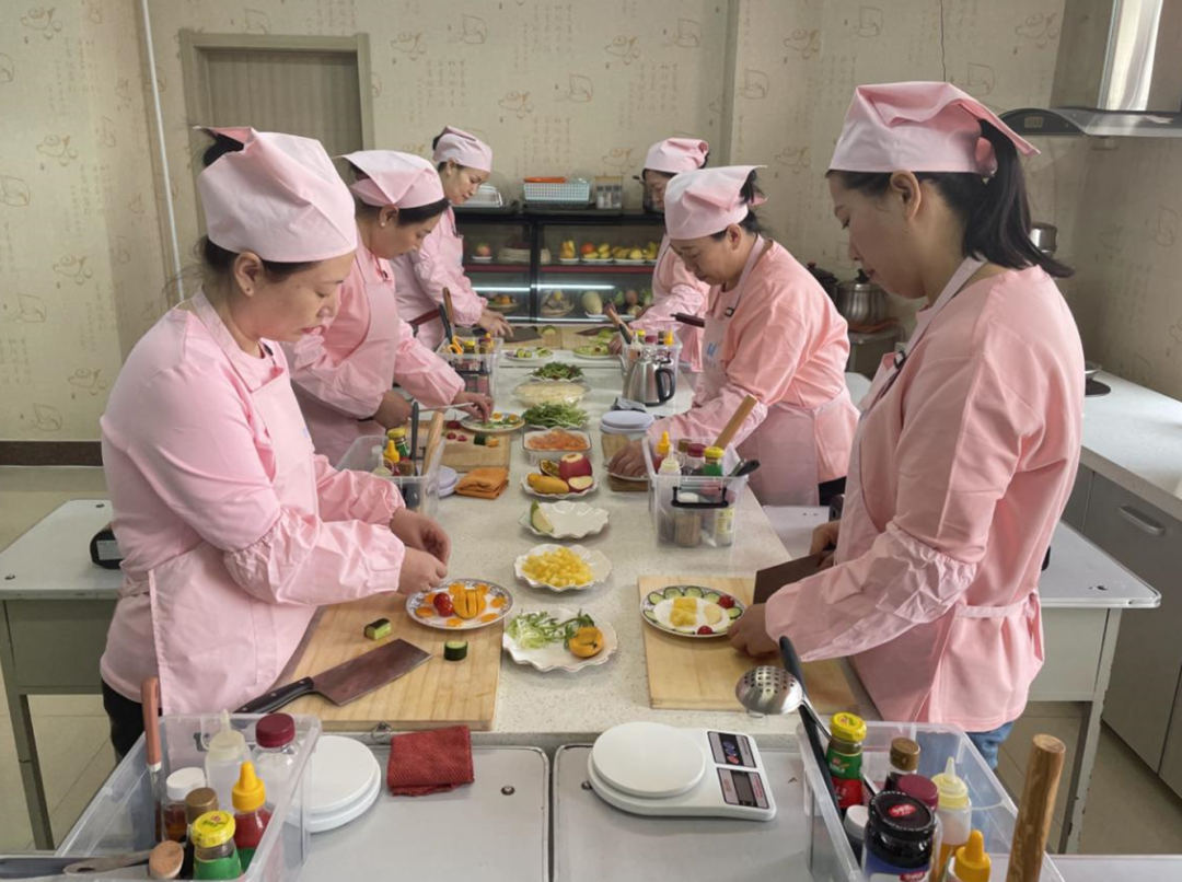 提质扩容 向“新”而行 大庆打造叫得响的巾帼家政服务万千家庭(图2)