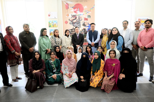 九游体育官方驻拉合尔总领事赵世人应邀访问拉合尔女子家政大学(图2)