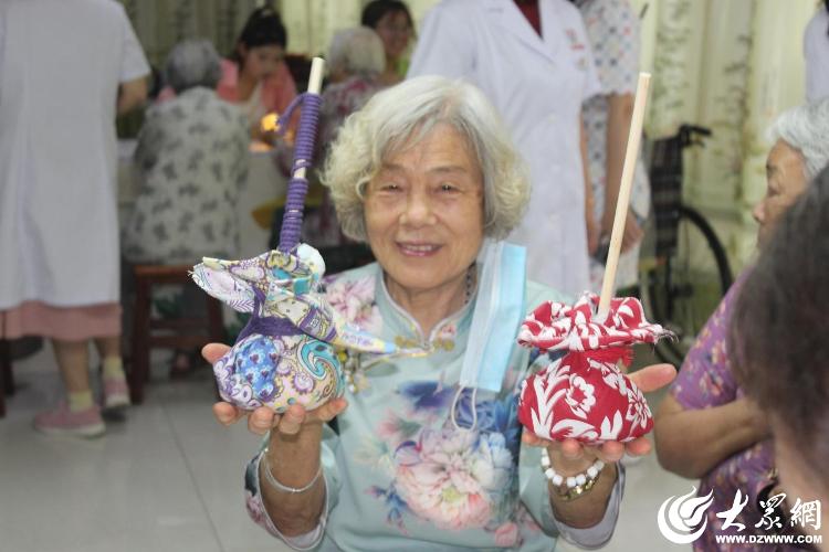 九游体育山东医专护理系 “同心向党迎七一 关爱老人促健康”主题活动走进临沂河东九曲护理院(图5)