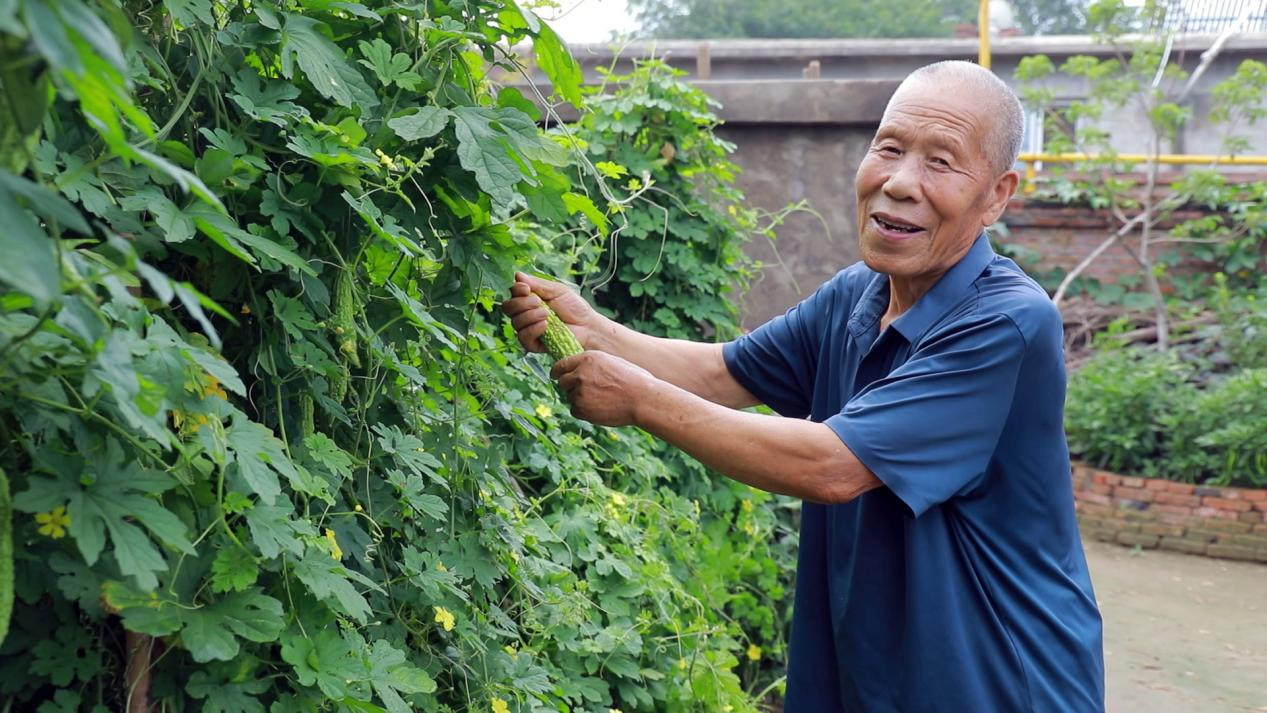 九游体育河北易县：“微”改造让老年人居家养老更有温度(图3)