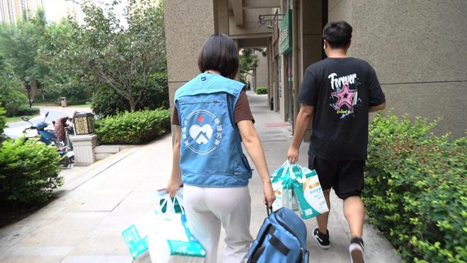 致敬医师节丨每日爬楼几十层 行走上万步家庭医九游体育生祁晓华让社区老人有“医”靠(图7)