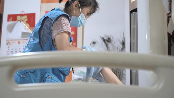 致敬医师节丨每日爬楼几十层 行走上万步家庭医九游体育生祁晓华让社区老人有“医”靠(图8)