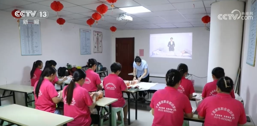 九游体育发展提速 家政服务业步入万亿级市场(图1)