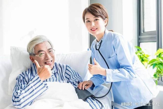 长期卧九游体育床老人护理用爱心治愈每一天(图1)