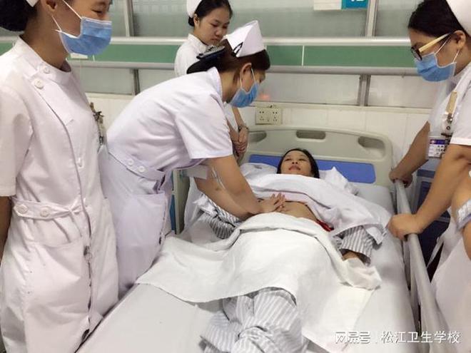 长期卧九游体育床老人护理用爱心治愈每一天(图4)