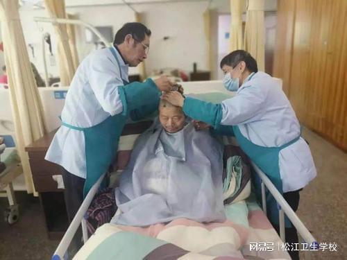 长期卧九游体育床老人护理用爱心治愈每一天(图6)