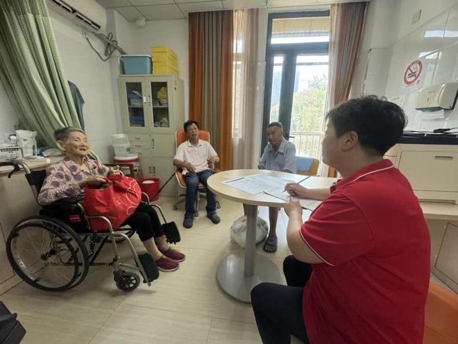 九游体育智慧医疗守护老人健康 青浦区建成“养老院+互联网医院”8家(图3)