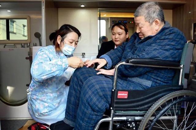 九游体育捞舆 体面老去最重要的准备是什么？(图5)