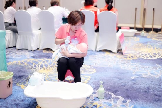 202九游体育4年成都百万职工技能大赛母婴护理员比赛落幕(图2)
