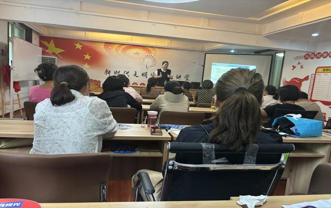 九游体育薛城区临城街道妇联开展创业就业家政技能培训(图2)