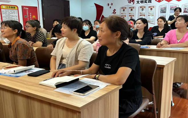 九游体育薛城区临城街道妇联开展创业就业家政技能培训(图3)