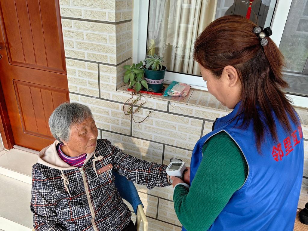 九游体育新华视点｜如何让老人在“家门口”幸福养老？(图1)