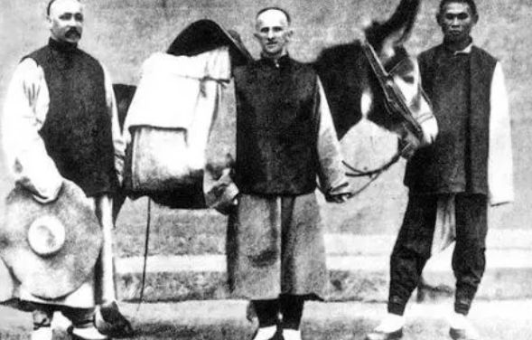 九游体育因69年前一句诺言美国老人坚持在中国定居成山东十大感动人物(图9)