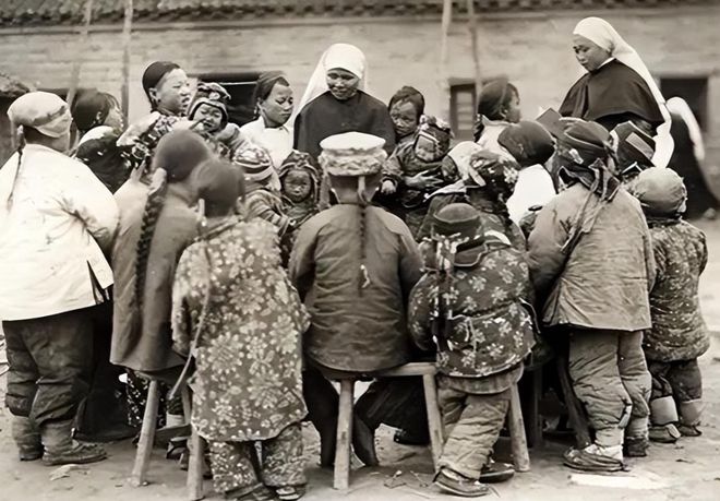 九游体育因69年前一句诺言美国老人坚持在中国定居成山东十大感动人物(图13)