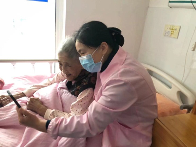 九游体育为了300多位老人60余位护理员已坚守近2月！(图1)