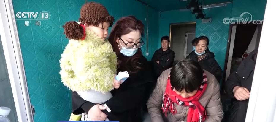 九游体育照顾“一老一小” 专业化家政服务受青睐(图2)