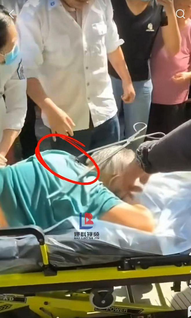 痛心！80岁老人被高空坠落的火钳砸中身亡警方：物主正接受调查九游体育(图1)