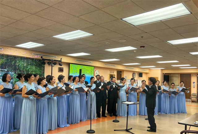 让欢快歌舞走进温馨老人护理九游体育中心——记新泽西爱乐合唱团爱心演出(图2)