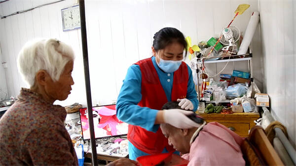 九游体育广饶县：上门服务累计2700余次 长期护理保险让失能老人“老有所护”(图3)